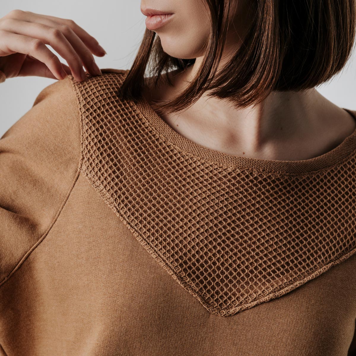 Le sweat Mont Joly, une création cocooning dans un tissu écologique par NATI, créatrice à Annecy