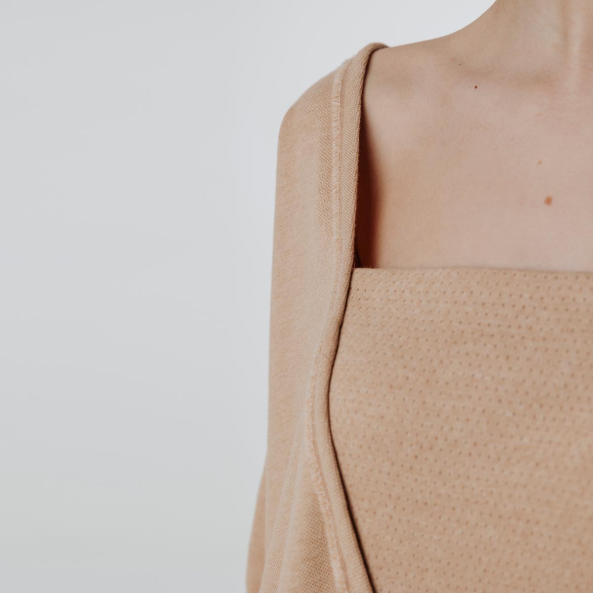 La robe Zahara conçue dans un tissu écologique par NATI, créatrice à Annecy