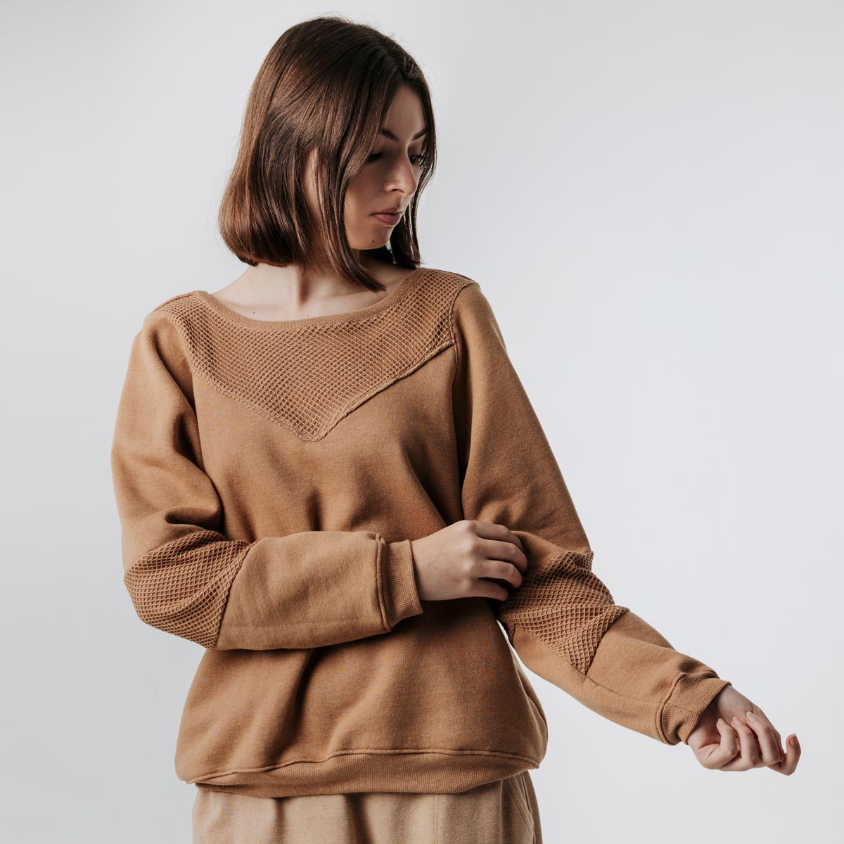 Le sweat Mont Joly, une création cocooning dans un tissu écologique par NATI, créatrice à Annecy
