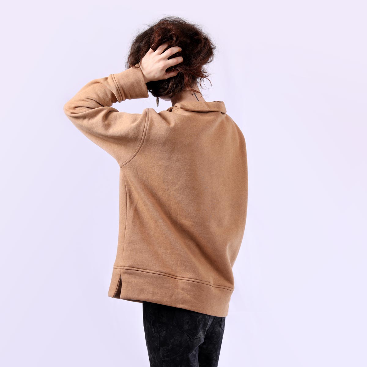 Le sweat Meribel, une création cocooning dans un tissu écologique par NATI, créatrice à Annecy