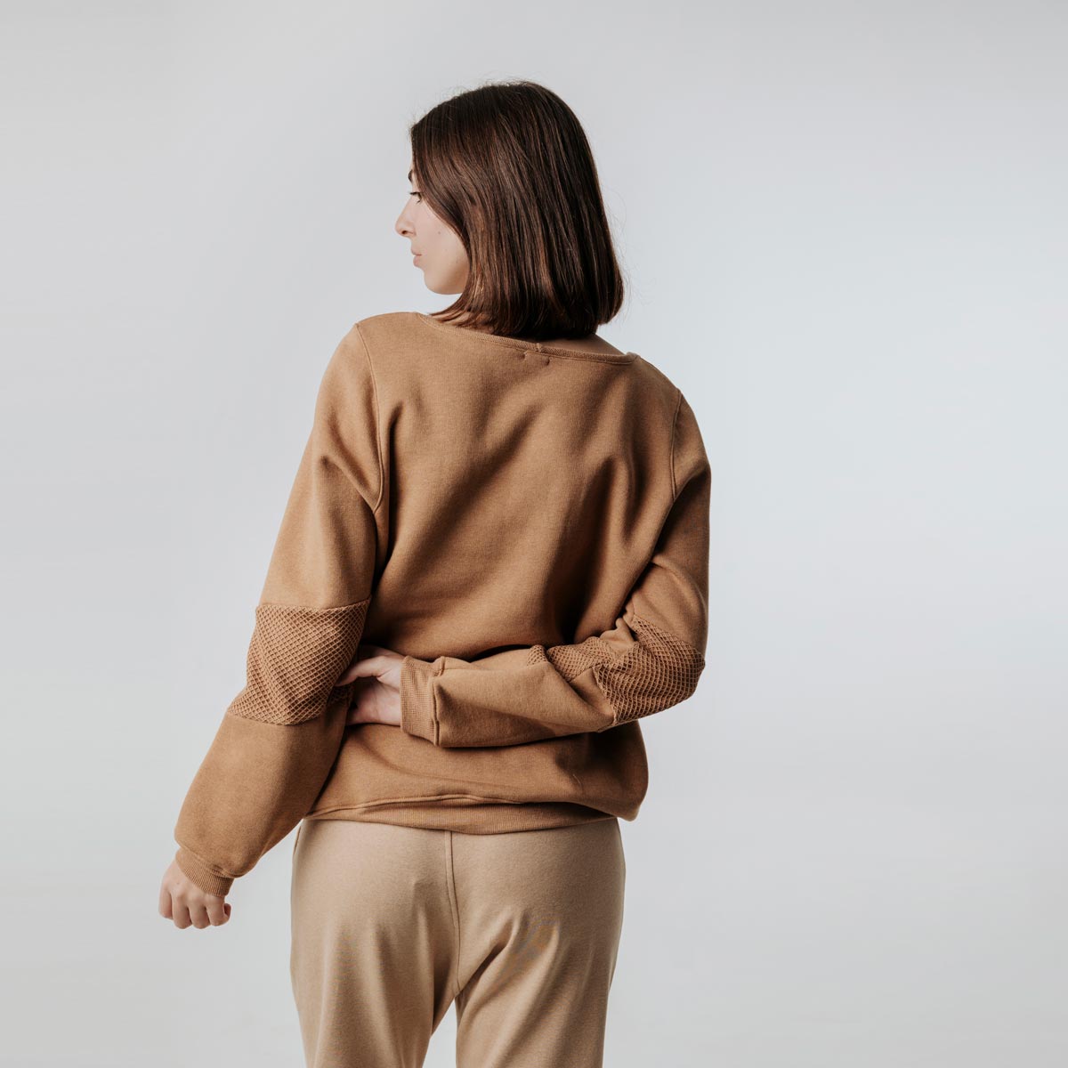 Le sweat Mont Joly, une création cocooning dans un tissu écologique par NATI, créatrice à Annecy