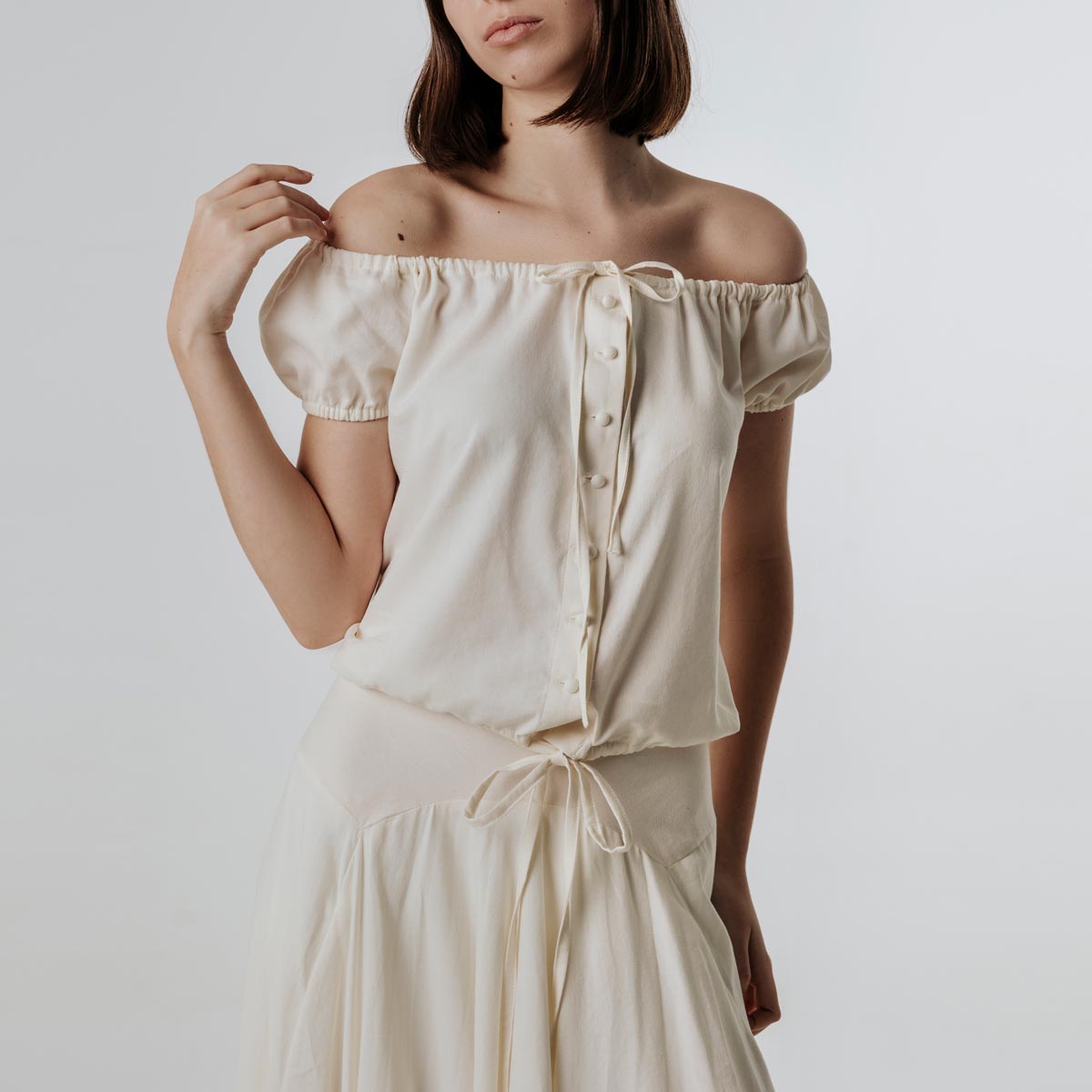 L'ensemble Aurore, une création authentique conçue dans un tissu écologique par NATI, créatrice à Annecy